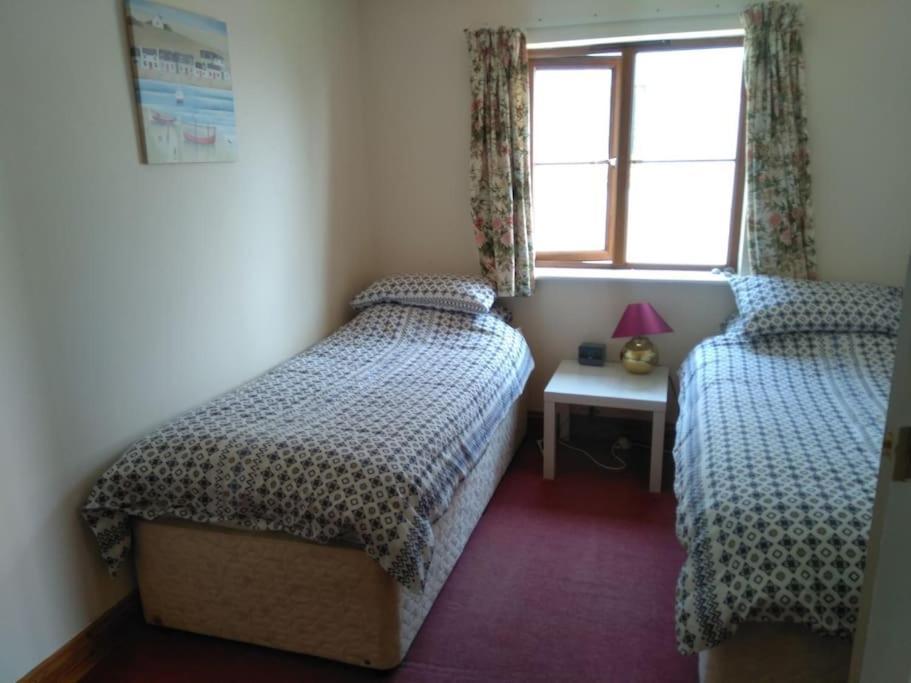 Cottage , Seaside Views, Quiet Beach, Awesome View Pendine Extérieur photo